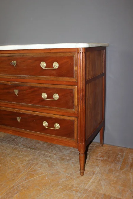 Petite Commode Louis XVI début XIX