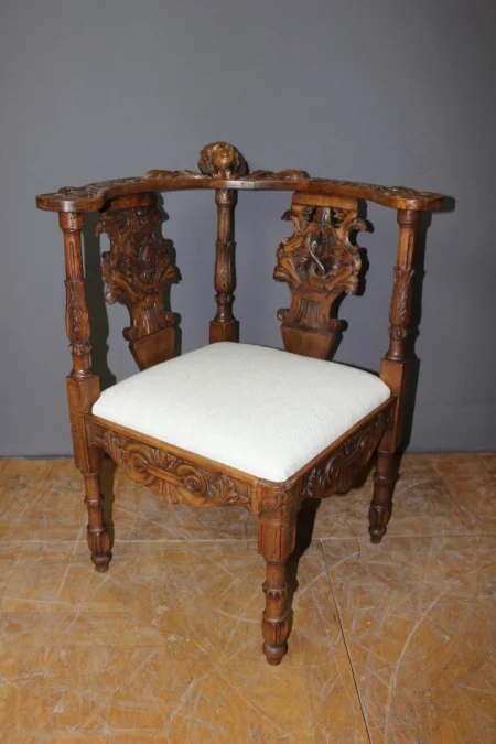 SILLÓN DE ESQUINA DEL SIGLO XIX