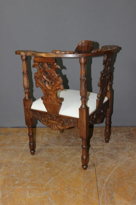 SILLÓN DE ESQUINA DEL SIGLO XIX