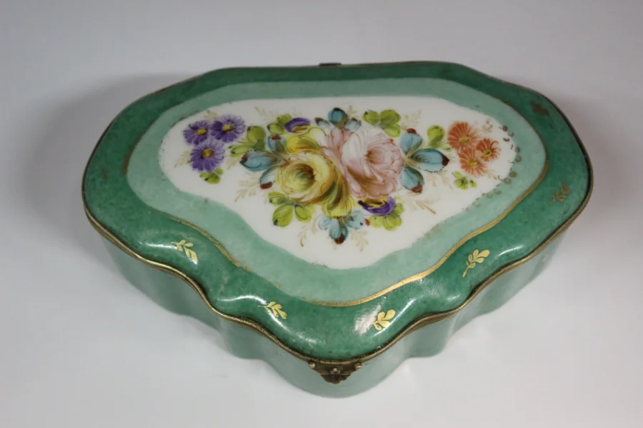 PORCELAIN BOX