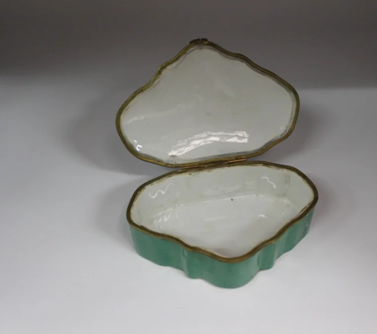 PORCELAIN BOX