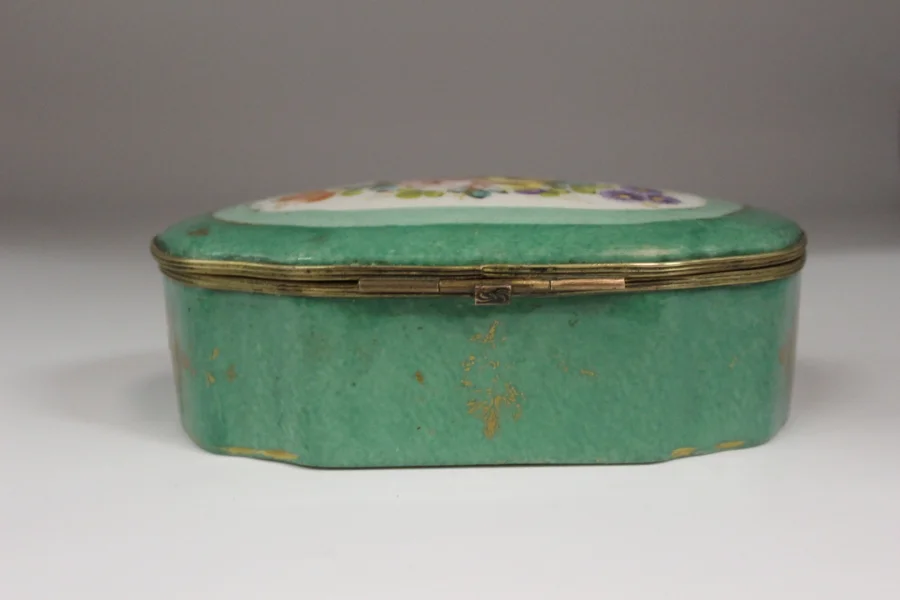 PORCELAIN BOX