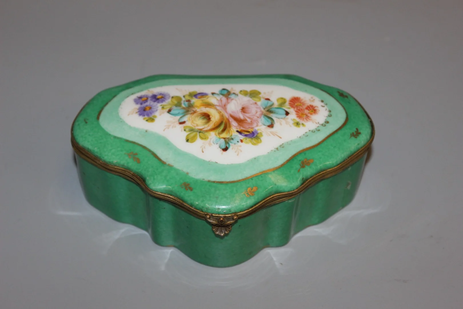 PORCELAIN BOX