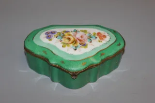 PORCELAIN BOX