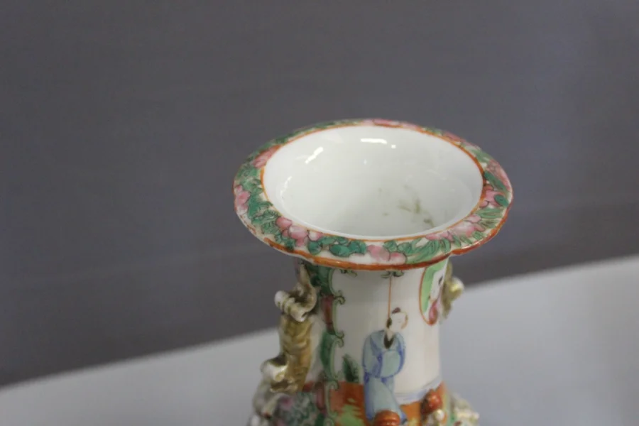 PAIR OF CHINESE VASES