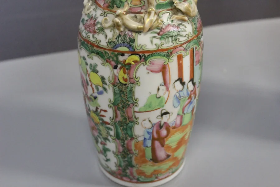 PAIR OF CHINESE VASES