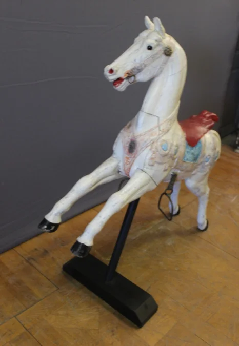 Cheval de manège en bois sculpté polychrome fin XIX