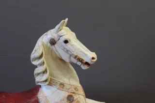 Cheval de manège en bois sculpté polychrome fin XIX