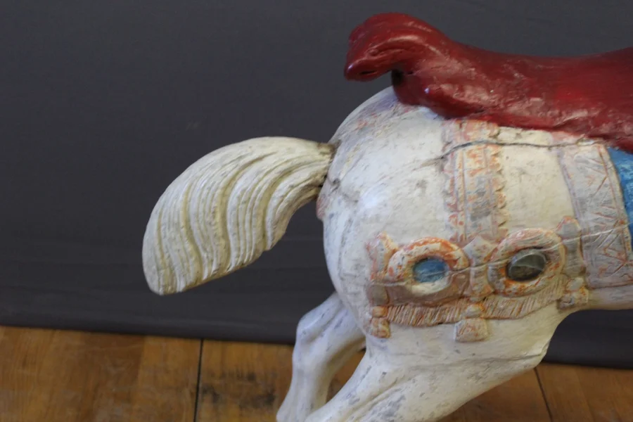 Cheval de manège en bois sculpté polychrome fin XIX