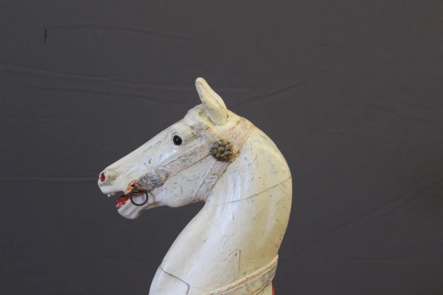 Cheval de manège en bois sculpté polychrome fin XIX