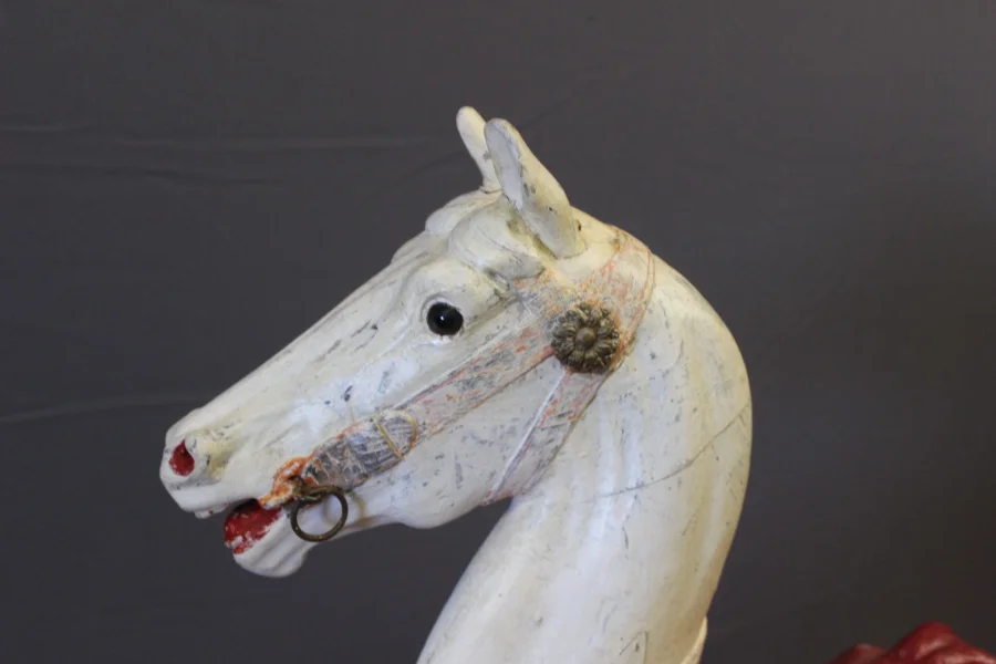 Cheval de manège en bois sculpté polychrome fin XIX