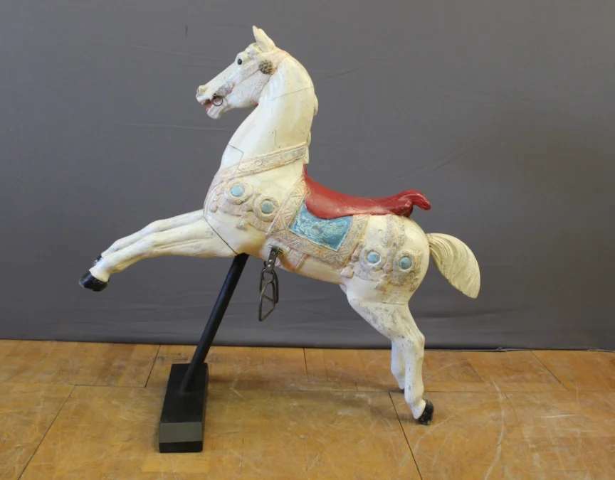 Cheval de manège en bois sculpté polychrome fin XIX