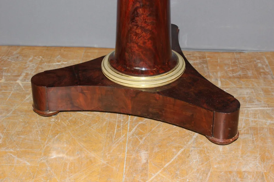 Guéridon d'époque Empire en acajou et bronze doré XIX