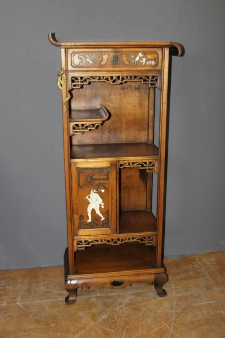 Cabinet japonais signé Bastet à Lyon vers 1900