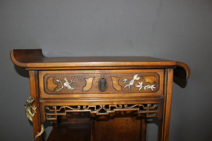 Cabinet japonais signé Bastet à Lyon vers 1900