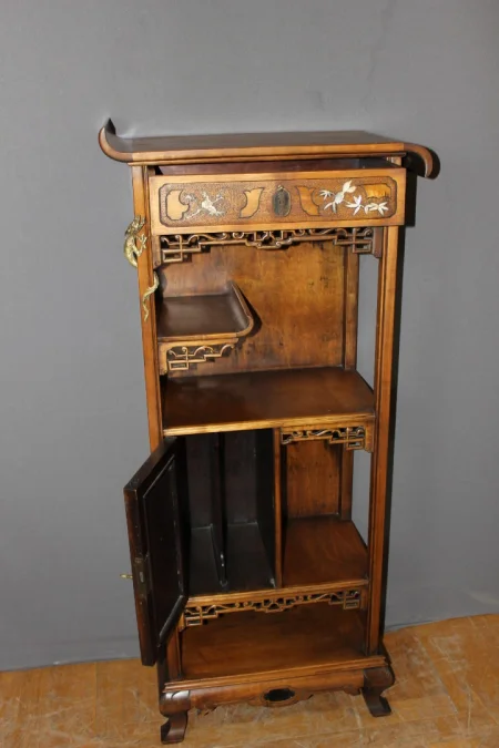 Cabinet japonais signé Bastet à Lyon vers 1900