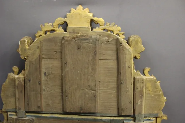 Miroir Régence à Parecloses en bois sculpté et doré XVIIIe
