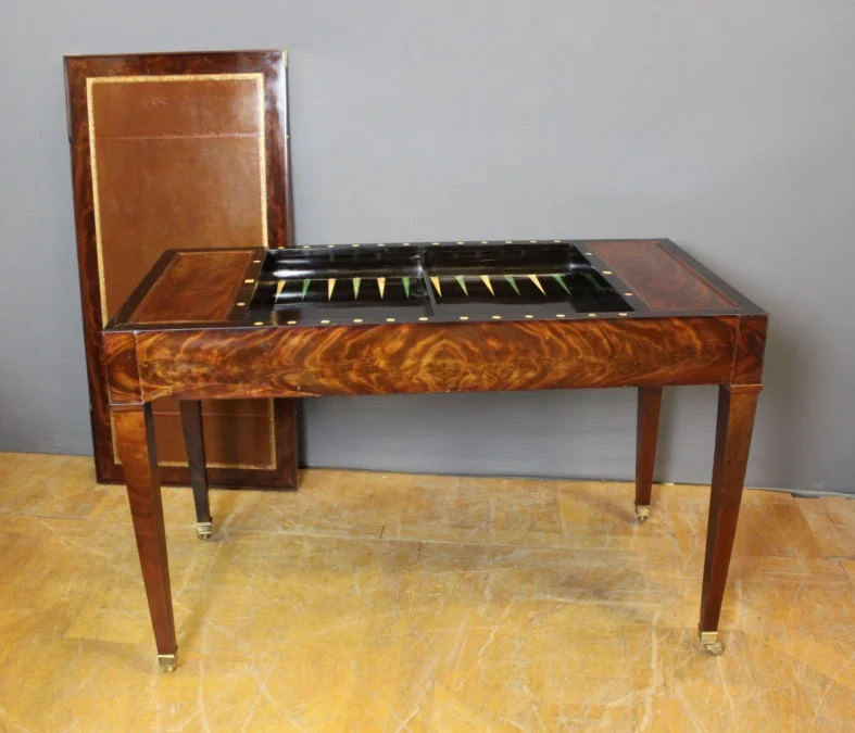 Table à jeux  Tric Trac en acajou XIX