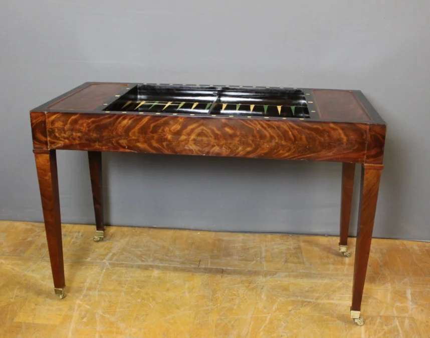 Table à jeux  Tric Trac en acajou XIX
