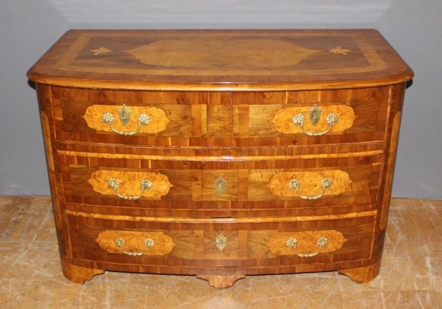 Commode Louis XIV Bombée en Marqueterie XVIIIe