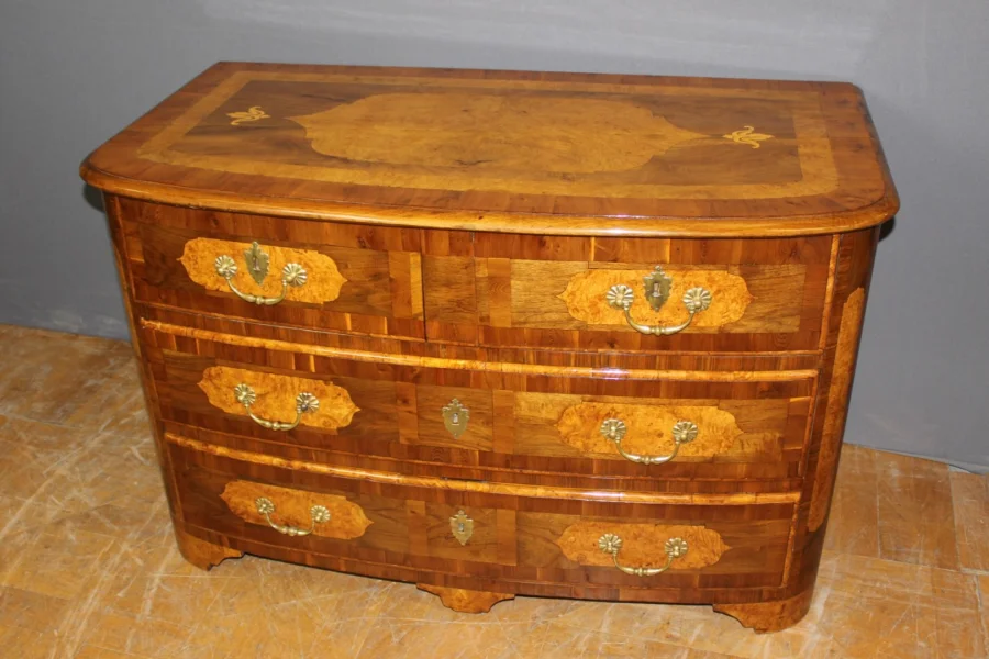 Commode Louis XIV Bombée en Marqueterie XVIIIe