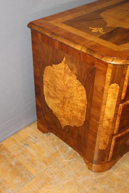 Commode Louis XIV Bombée en Marqueterie XVIIIe