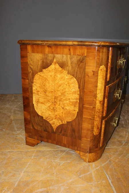 Commode Louis XIV Bombée en Marqueterie XVIIIe
