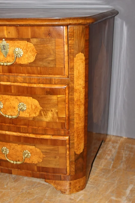Commode Louis XIV Bombée en Marqueterie XVIIIe