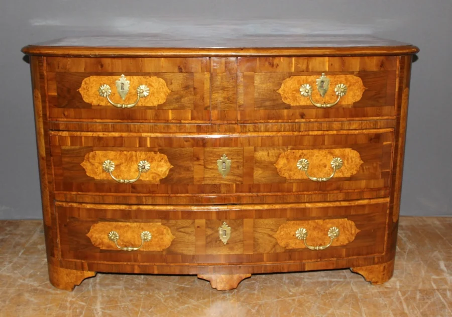 Commode Louis XIV Bombée en Marqueterie XVIIIe