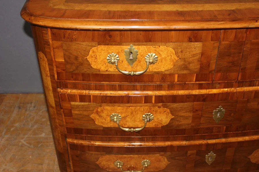 Commode Louis XIV Bombée en Marqueterie XVIIIe