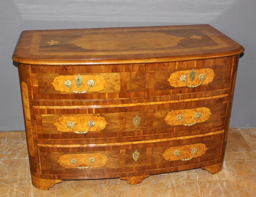 Commode Louis XIV Bombée en Marqueterie XVIIIe