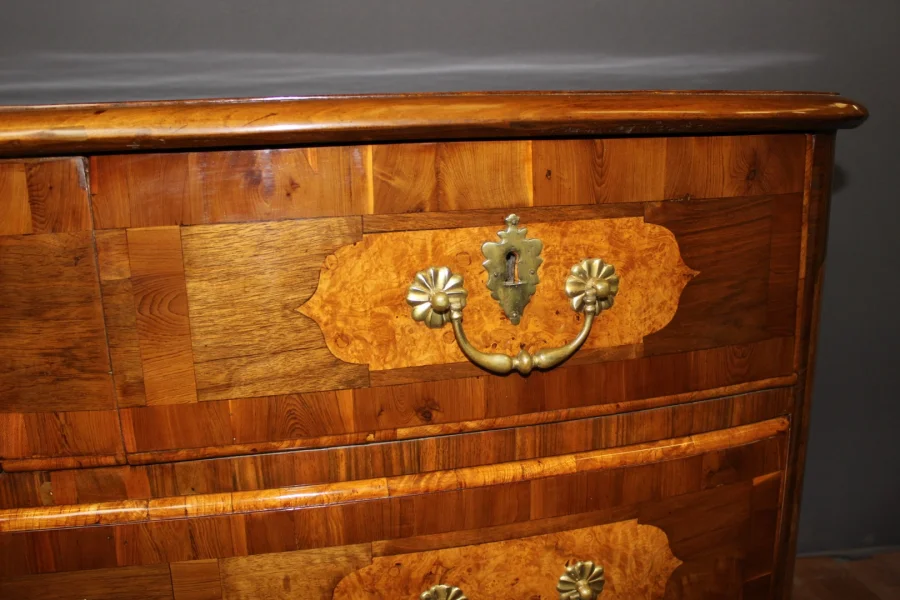 Commode Louis XIV Bombée en Marqueterie XVIIIe