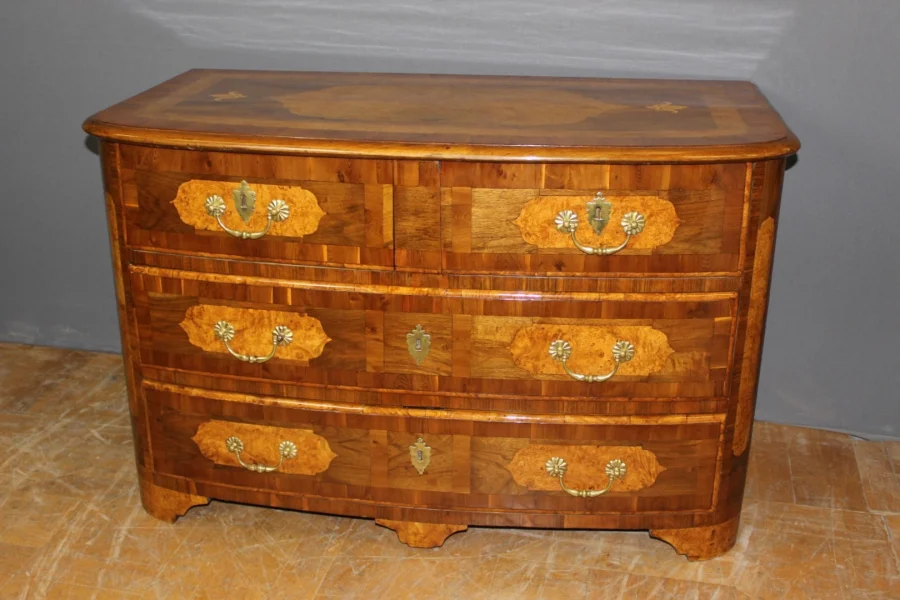 Commode Louis XIV Bombée en Marqueterie XVIIIe