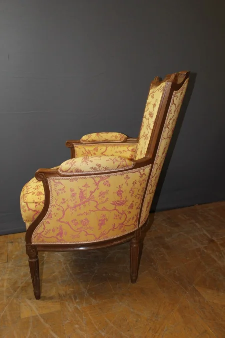 Paire de Bergères Louis XVI en noyer fin XVIII