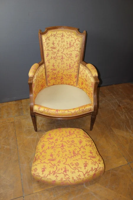 Paire de Bergères Louis XVI en noyer fin XVIII