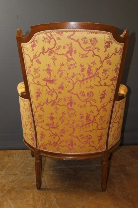 Paire de Bergères Louis XVI en noyer fin XVIII