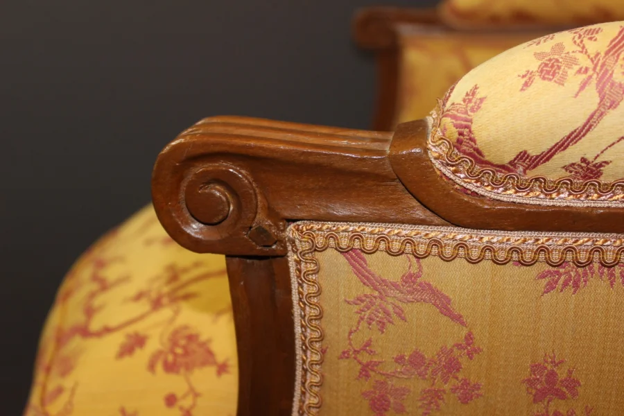 Paire de Bergères Louis XVI en noyer fin XVIII