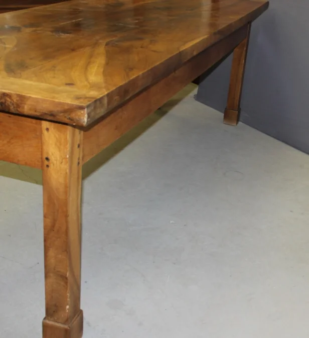 Farmhouse Table In Walnut , XIXe