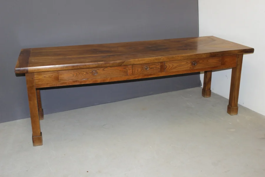 Farmhouse Table In Walnut , XIXe