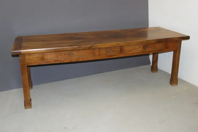 Farmhouse Table In Walnut , XIXe