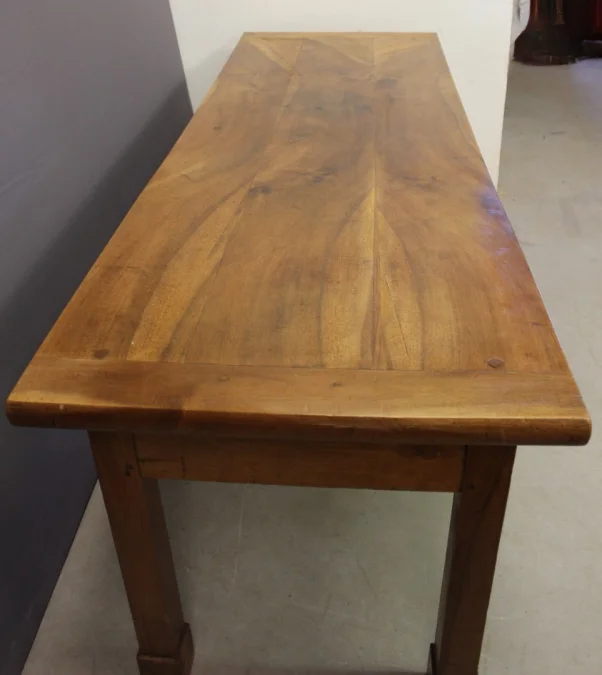 Farmhouse Table In Walnut , XIXe
