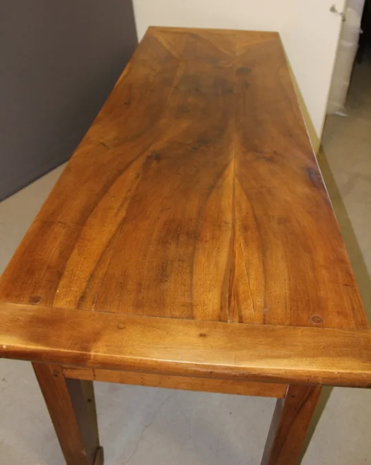 Farmhouse Table In Walnut , XIXe