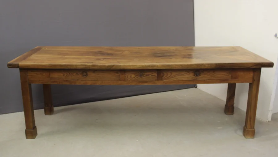 Farmhouse Table In Walnut , XIXe