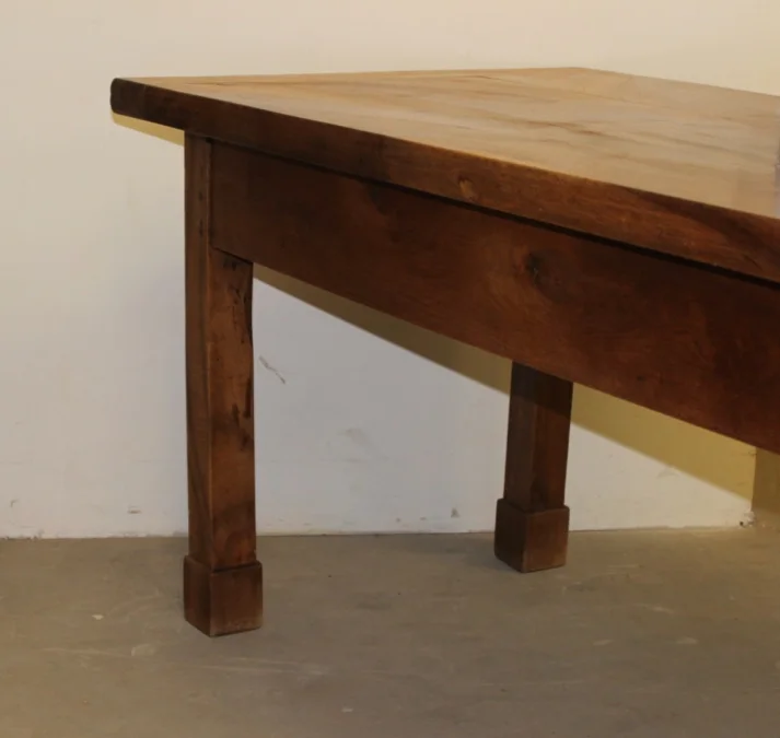 Farmhouse Table In Walnut , XIXe