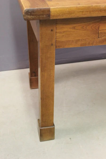 Farmhouse Table In Walnut , XIXe
