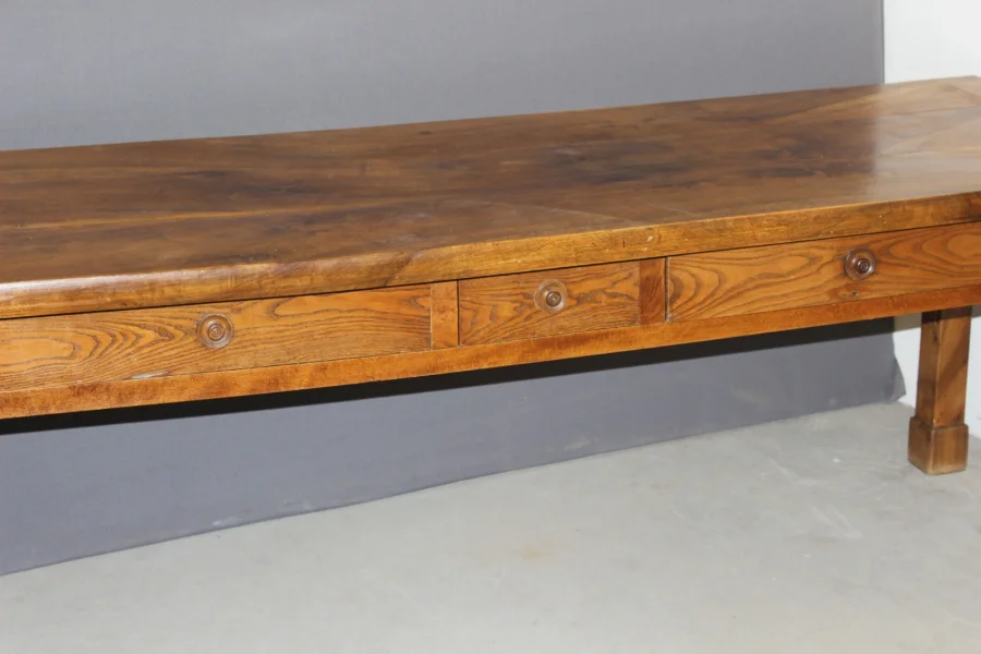 Farmhouse Table In Walnut , XIXe