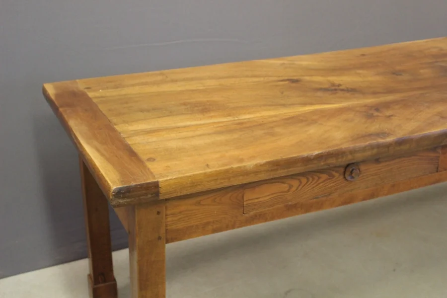Farmhouse Table In Walnut , XIXe