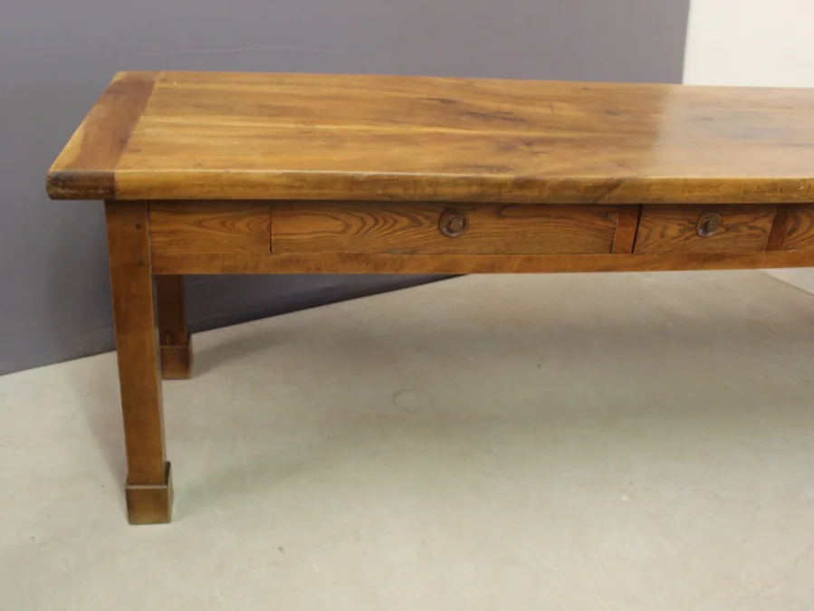 Farmhouse Table In Walnut , XIXe