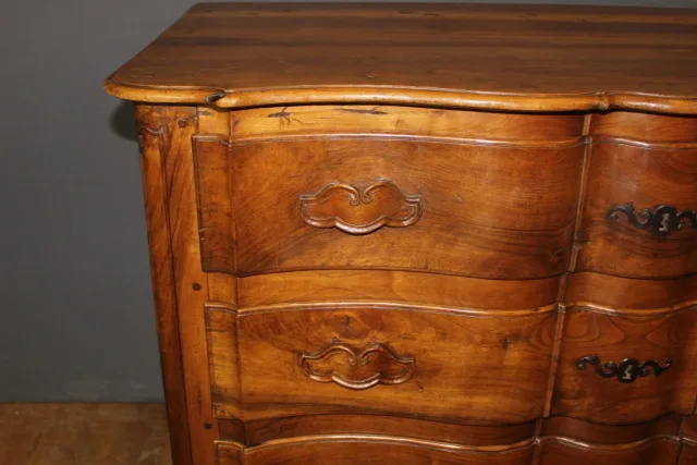 Walnut Crossbow Chest Of Drawers 18th Century