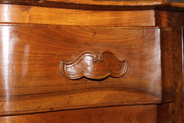 Walnut Crossbow Chest Of Drawers 18th Century